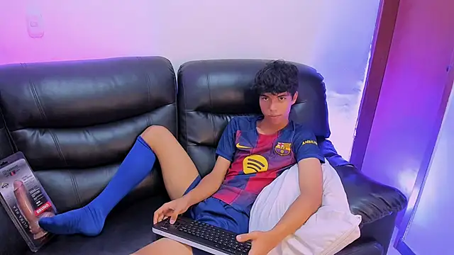 Mael Twink online show from April 3, 2026, 6:14 pm