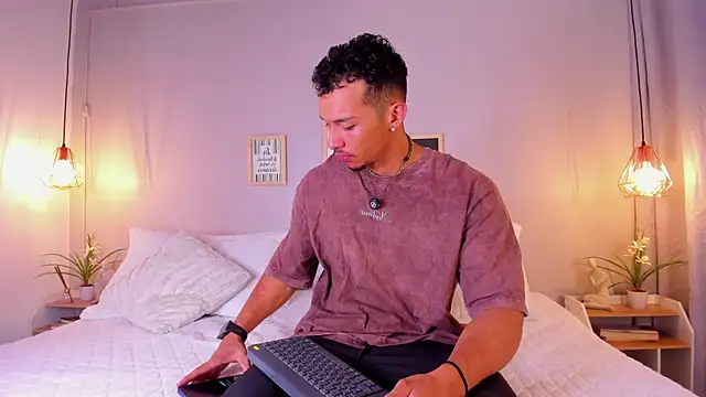 Snapshot of dominik_drake chatting on July 17, 2026, 12:24 pm dominik drake online show from July 17, 2026, 12:24 pm
