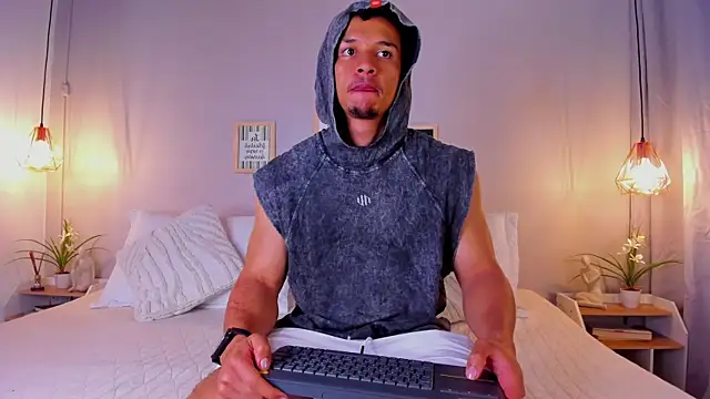 Snapshot of dominik_drake chatting on July 3, 2026, 1:06 pm dominik drake online show from July 3, 2026, 1:06 pm