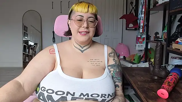 Snapshot of meiafterdark chatting on July 5, 2026, 8:15 pm meiafterdark online show from July 5, 2026, 8:15 pm
