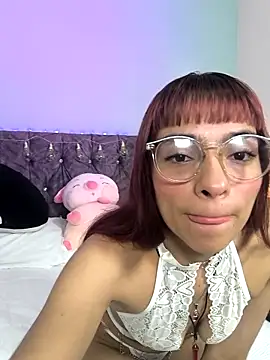 Snapshot of Chloee_Reed chatting on April 1, 2026, 5:09 am Chloee Reed online show from April 1, 2026, 5:09 am