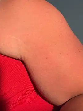 hugemanbreasts online show from June 5, 2026, 10:04 pm