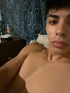 Snapshot of AgusTr chatting on March 30, 2026, 5:42 am AgusTr online show from March 30, 2026, 5:42 am