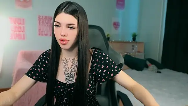 molly rettyy online show from June 25, 2026, 4:32 am