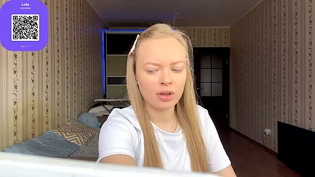 LolaZola online show from April 18, 2026, 8:05 am