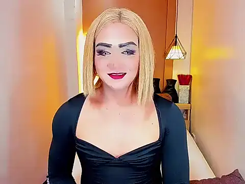 Snapshot of HugexMsLovelyxCock chatting on April 15, 2026, 11:38 pm HugexMsLovelyxCock online show from April 15, 2026, 11:38 pm