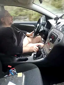 Snapshot of Ausreissender chatting on March 31, 2026, 12:29 pm Ausreissender online show from March 31, 2026, 12:29 pm