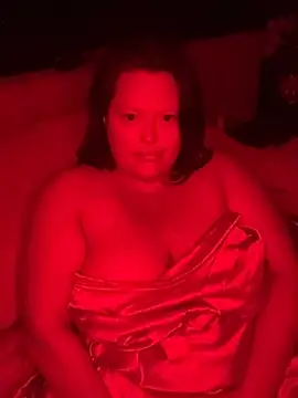 Snapshot of EmberVael chatting on June 30, 2026, 8:58 am EmberVael online show from June 30, 2026, 8:58 am