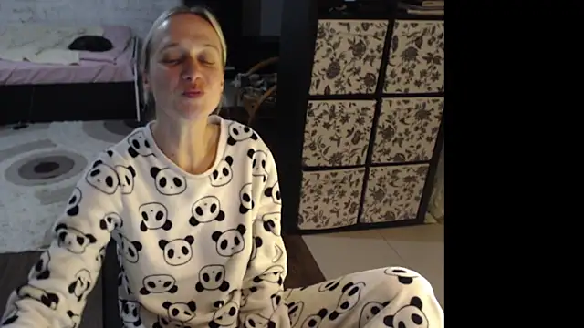 Snapshot of Sweet_hot_shrmp chatting on July 18, 2026, 9:45 pm Sweet hot shrmp online show from July 18, 2026, 9:45 pm