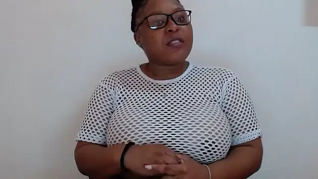 xxZoeyx online show from March 8, 2025, 6:32 am