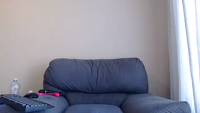xxZoeyx online show from May 4, 2026, 5:44 am