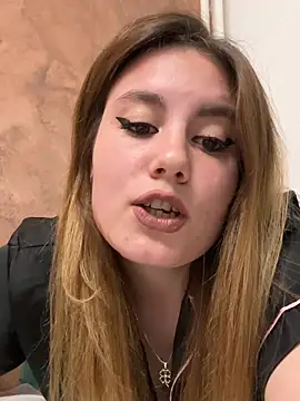 Snapshot of SilkObsession chatting on April 5, 2026, 9:54 pm SilkObsession online show from April 5, 2026, 9:54 pm