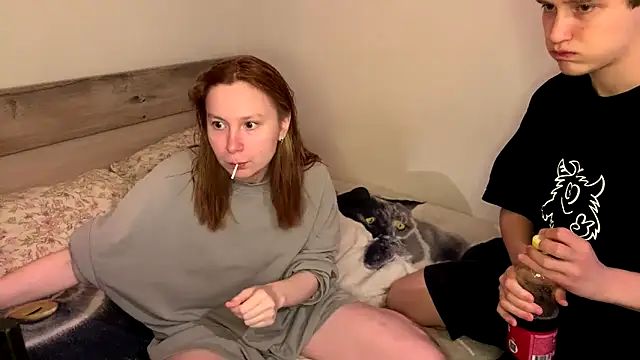 Snapshot of ReynaSweet_ chatting on June 11, 2026, 9:01 pm ReynaSweet online show from June 11, 2026, 9:01 pm