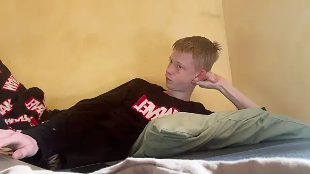 Snapshot of dreamy_devi1 chatting on April 4, 2026, 10:33 am dreamy devi1 online show from April 4, 2026, 10:33 am