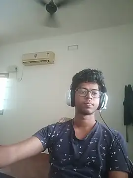 Snapshot of letsplaygame chatting on July 7, 2026, 7:23 am letsplaygame online show from July 7, 2026, 7:23 am