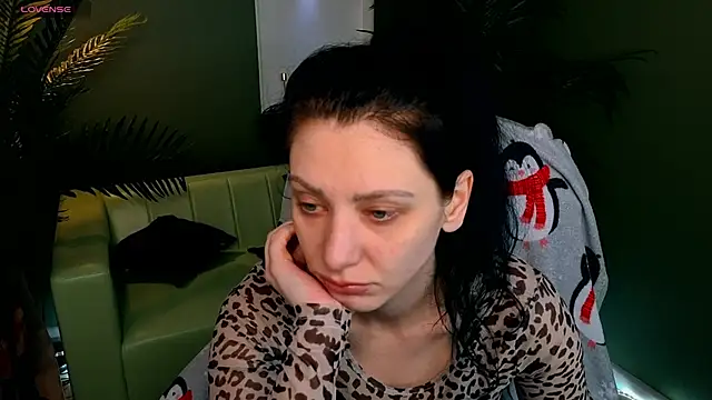 Snapshot of Ophyrix chatting on April 10, 2026, 2:57 pm Ophyrix online show from April 10, 2026, 2:57 pm