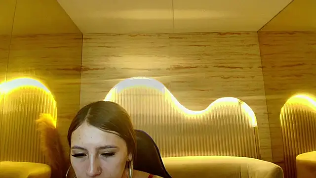Snapshot of Valentina__r chatting on June 5, 2026, 1:17 pm Valentina r online show from June 5, 2026, 1:17 pm