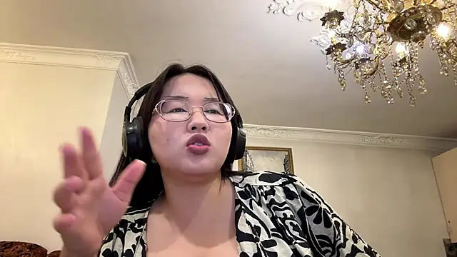 Snapshot of Feylinmay chatting on April 25, 2026, 10:29 am Feylinmay online show from April 25, 2026, 10:29 am