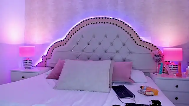 Adara Muller online show from July 7, 2026, 8:56 pm