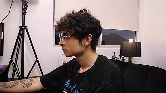 Tyler Blade online show from April 6, 2026, 11:17 pm