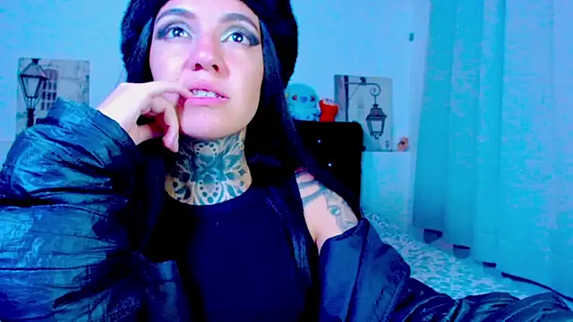 LannieGonzales online show from June 5, 2026, 6:52 am