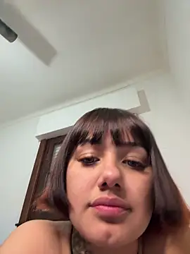 Abrildqquino online show from May 15, 2026, 11:58 pm