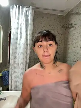 Abrildqquino online show from May 13, 2026, 10:50 pm