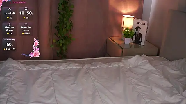 Snapshot of CandiceDossantos chatting on April 12, 2026, 8:17 am CandiceDossantos online show from April 12, 2026, 8:17 am