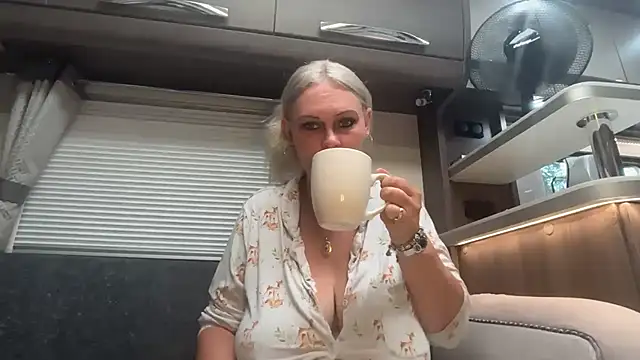 Snapshot of BustySwingingSlut chatting on July 7, 2026, 8:40 am BustySwingingSlut online show from July 7, 2026, 8:40 am