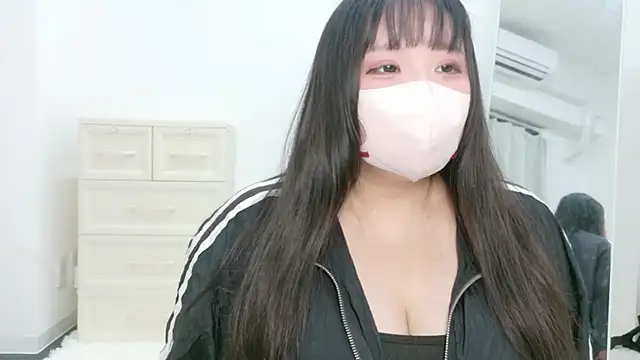 Snapshot of yukichan_v chatting on March 31, 2026, 1:35 pm yukichan v online show from March 31, 2026, 1:35 pm