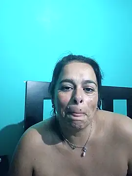 lucianamorocha online show from April 28, 2026, 12:20 am