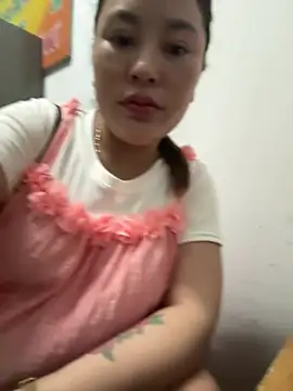 Snapshot of Lina-Naughty chatting on July 21, 2026, 3:24 pm Lina-Naughty online show from July 21, 2026, 3:24 pm