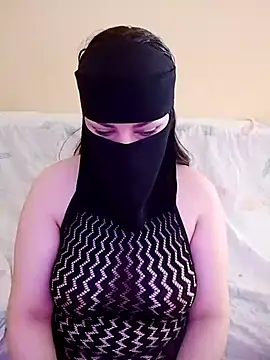 Queen Lola online show from April 1, 2026, 1:52 pm