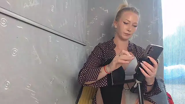 leilahotX online show from July 22, 2026, 11:23 am