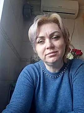 SylvieGold453 online show from April 22, 2026, 4:03 pm