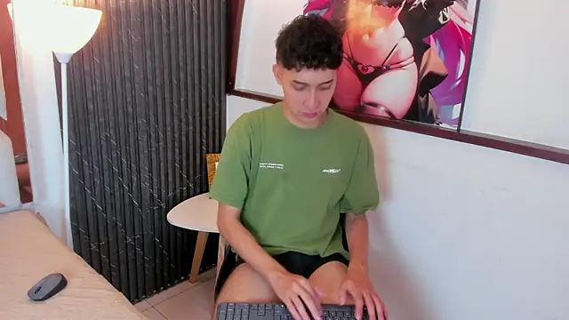 Alantaylorr  online show from April 7, 2026, 6:54 pm