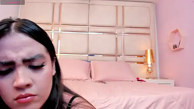 PaulinaFerraro online show from April 6, 2026, 7:59 pm