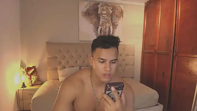 Snapshot of Maxi_and_Ares chatting on July 20, 2026, 7:16 pm Maxi and Ares online show from July 20, 2026, 7:16 pm