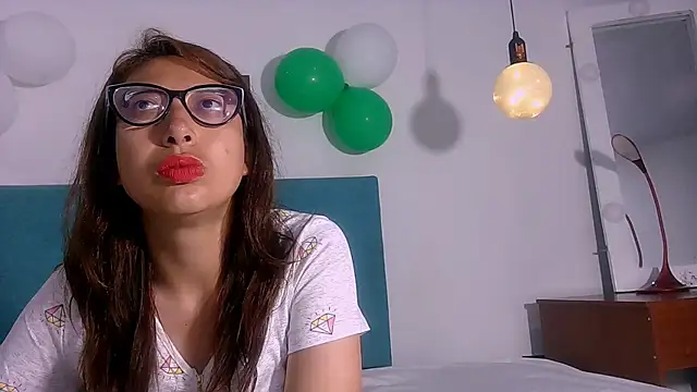 Snapshot of Skarlett_Sweet5 chatting on April 7, 2026, 1:24 pm Skarlett Sweet5 online show from April 7, 2026, 1:24 pm