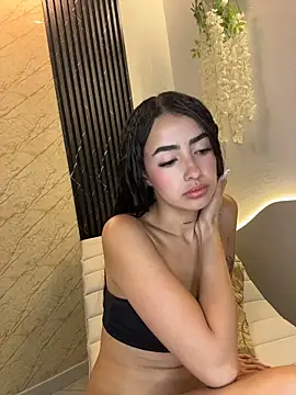 Snapshot of alannajade chatting on April 1, 2026, 2:02 am alannajade online show from April 1, 2026, 2:02 am