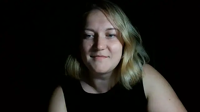 Snapshot of TinaKittyX chatting on June 3, 2026, 8:35 pm TinaKittyX online show from June 3, 2026, 8:35 pm