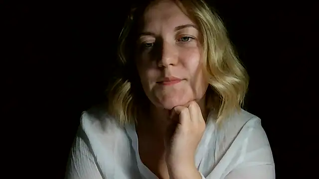 TinaKittyX online show from May 8, 2026, 8:34 pm
