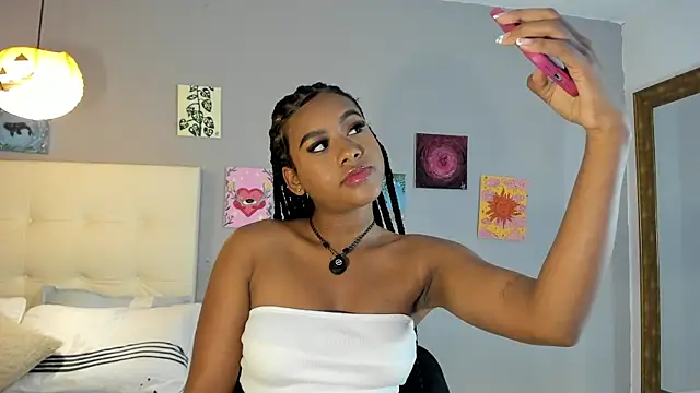 Melaniaa Roussee online show from June 25, 2026, 7:30 pm