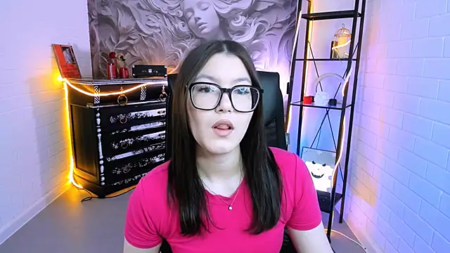 JennyGibson online show from June 19, 2026, 5:13 am