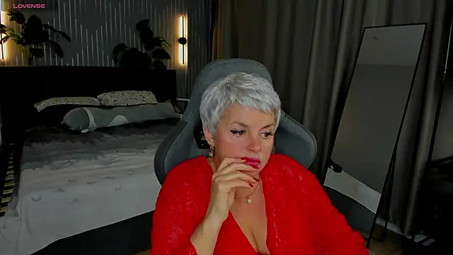 Linda Zef1r online show from June 5, 2026, 1:32 am