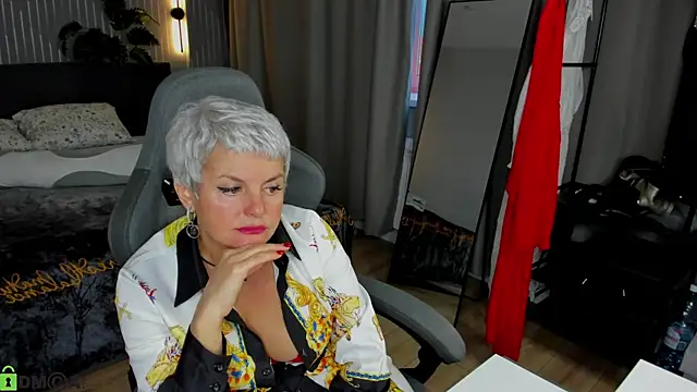 Linda Zef1r online show from June 3, 2026, 1:17 am