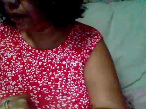 Roxanna73 online show from April 1, 2026, 9:56 pm