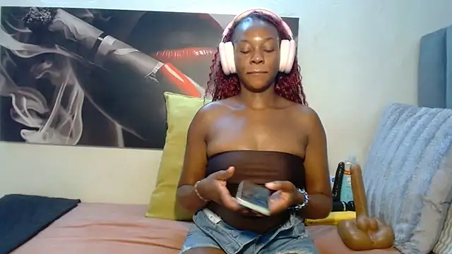 Lola-77 online show from June 2, 2026, 9:04 pm