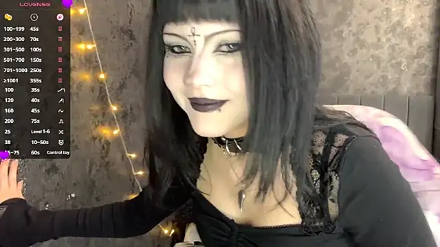 Snapshot of EmilyEmbears chatting on June 12, 2026, 6:33 am EmilyEmbears online show from June 12, 2026, 6:33 am
