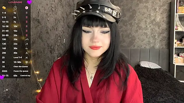 Snapshot of EmilyEmbears chatting on June 11, 2026, 6:32 am EmilyEmbears online show from June 11, 2026, 6:32 am